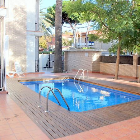 Apartamentos Caru Castelldefels Dış mekan fotoğraf