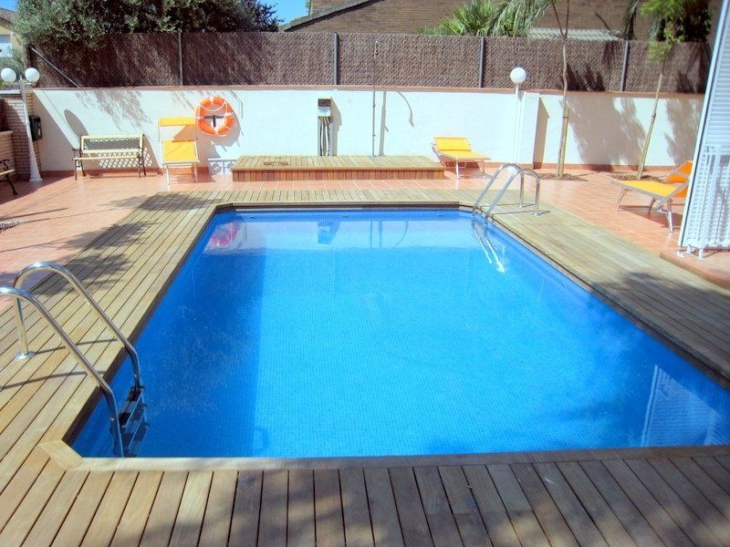 Apartamentos Caru Castelldefels Dış mekan fotoğraf